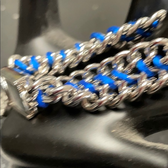 Blue and silver bracelet with a magnet closure - Picture 4 of 4